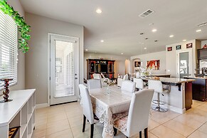 Beautiful Bakersfield Home ~ 8 Mi to Downtown!