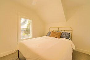 Holland Getaway ~ 1/2 Mi to Ottawa Beach!