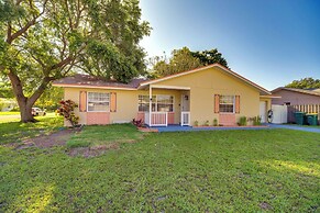 7 Mi to Satellite Beach: Melbourne Home w/ Yard