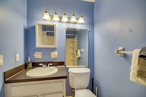 7 Mi to Satellite Beach: Melbourne Home w/ Yard