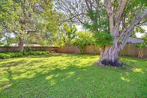 7 Mi to Satellite Beach: Melbourne Home w/ Yard