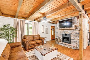 Peaceful Mt Juliet Cabin w/ Hot Tub & Fire Pit