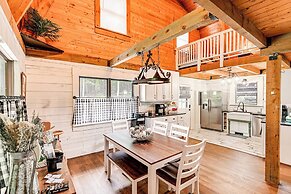 Peaceful Mt Juliet Cabin w/ Hot Tub & Fire Pit