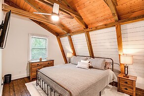 Peaceful Mt Juliet Cabin w/ Hot Tub & Fire Pit