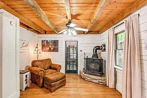 Peaceful Mt Juliet Cabin w/ Hot Tub & Fire Pit