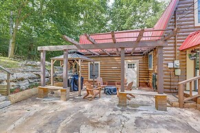 Peaceful Mt Juliet Cabin w/ Hot Tub & Fire Pit