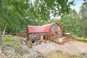 Peaceful Mt Juliet Cabin w/ Hot Tub & Fire Pit