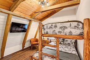 Peaceful Mt Juliet Cabin w/ Hot Tub & Fire Pit