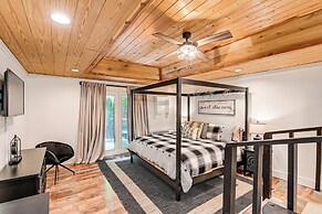 Peaceful Mt Juliet Cabin w/ Hot Tub & Fire Pit
