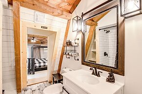 Peaceful Mt Juliet Cabin w/ Hot Tub & Fire Pit