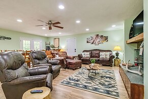Cotter Home w/ Deck ~ 1 Mi to Big Spring Park!