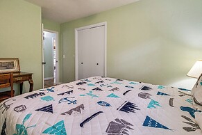 Cotter Home w/ Deck ~ 1 Mi to Big Spring Park!