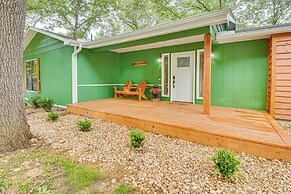 Cotter Home w/ Deck ~ 1 Mi to Big Spring Park!