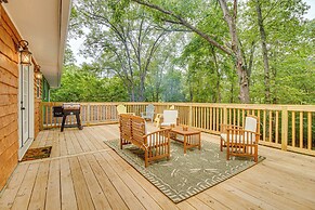 Cotter Home w/ Deck ~ 1 Mi to Big Spring Park!