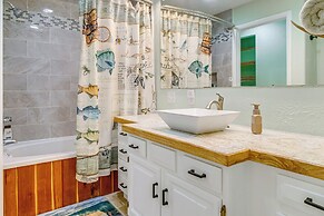 Cotter Home w/ Deck ~ 1 Mi to Big Spring Park!