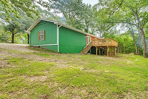 Cotter Home w/ Deck ~ 1 Mi to Big Spring Park!