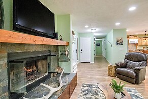 Cotter Home w/ Deck ~ 1 Mi to Big Spring Park!