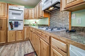 Cotter Home w/ Deck ~ 1 Mi to Big Spring Park!