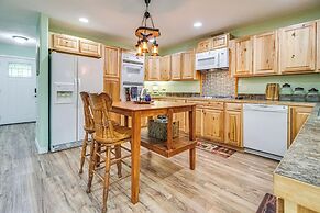 Cotter Home w/ Deck ~ 1 Mi to Big Spring Park!