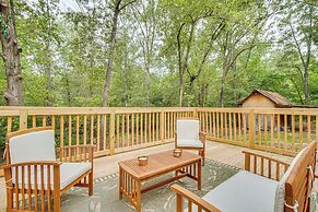 Cotter Home w/ Deck ~ 1 Mi to Big Spring Park!
