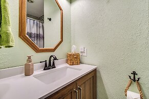 Cotter Home w/ Deck ~ 1 Mi to Big Spring Park!
