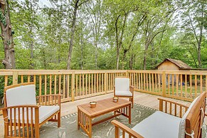 Cotter Home w/ Deck ~ 1 Mi to Big Spring Park!