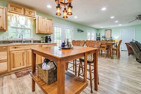 Cotter Home w/ Deck ~ 1 Mi to Big Spring Park!