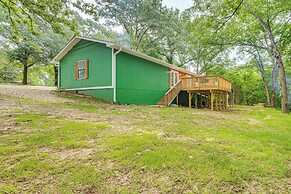 Cotter Home w/ Deck ~ 1 Mi to Big Spring Park!