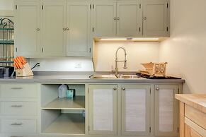 Cozy Elkhart Lake Apartment: Walk to Town & Dining