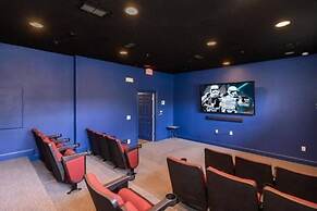 Minutes From Disney Private Pool 4 Bedroom Home by RedAwning