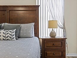 Minutes From Disney Private Pool 4 Bedroom Home by RedAwning