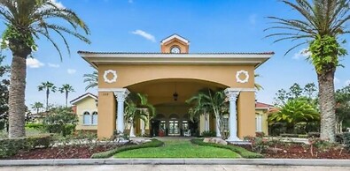 Minutes From Disney Private Pool 4 Bedroom Home by RedAwning