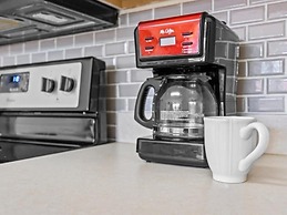 Minutes From Disney Private Pool 4 Bedroom Home by RedAwning