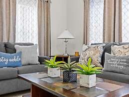 Minutes From Disney Private Pool 4 Bedroom Home by RedAwning