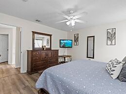 Minutes From Disney Private Pool 4 Bedroom Home by RedAwning