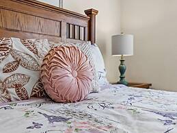 Minutes From Disney Private Pool 4 Bedroom Home by RedAwning