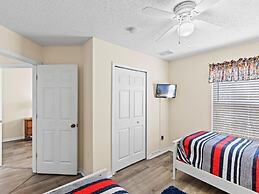 Minutes From Disney Private Pool 4 Bedroom Home by RedAwning