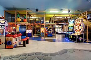 Luxury Home 4 Bd Minutes From Disney 4 Bedroom Townhouse