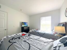 Luxury Home 4 Bd Minutes From Disney 4 Bedroom Townhouse