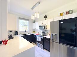 Luxury Home 4 Bd Minutes From Disney 4 Bedroom Townhouse