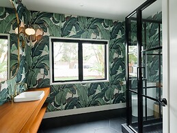 Modern Luxury Retreat 4 Bedroom Home by RedAwning