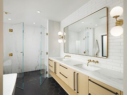 Modern Luxury Retreat 4 Bedroom Home by RedAwning