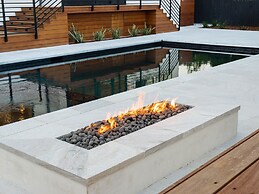Modern Luxury Retreat 4 Bedroom Home by RedAwning
