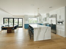 Modern Luxury Retreat 4 Bedroom Home by RedAwning