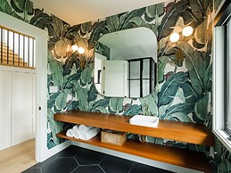 Modern Luxury Retreat 4 Bedroom Home by RedAwning