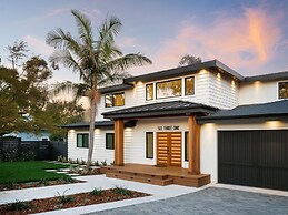 Modern Luxury Retreat 4 Bedroom Home by RedAwning