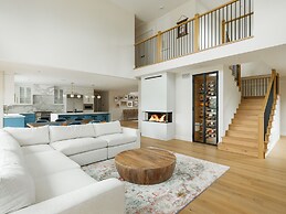 Modern Luxury Retreat 4 Bedroom Home by RedAwning