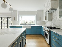 Modern Luxury Retreat 4 Bedroom Home by RedAwning
