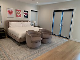 Modern Luxury Retreat 4 Bedroom Home by RedAwning