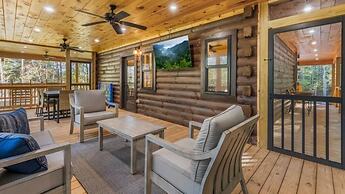 Ruby's Retreat - 2 Bedrooms, 1.5 Baths, Sleeps 8 by RedAwning